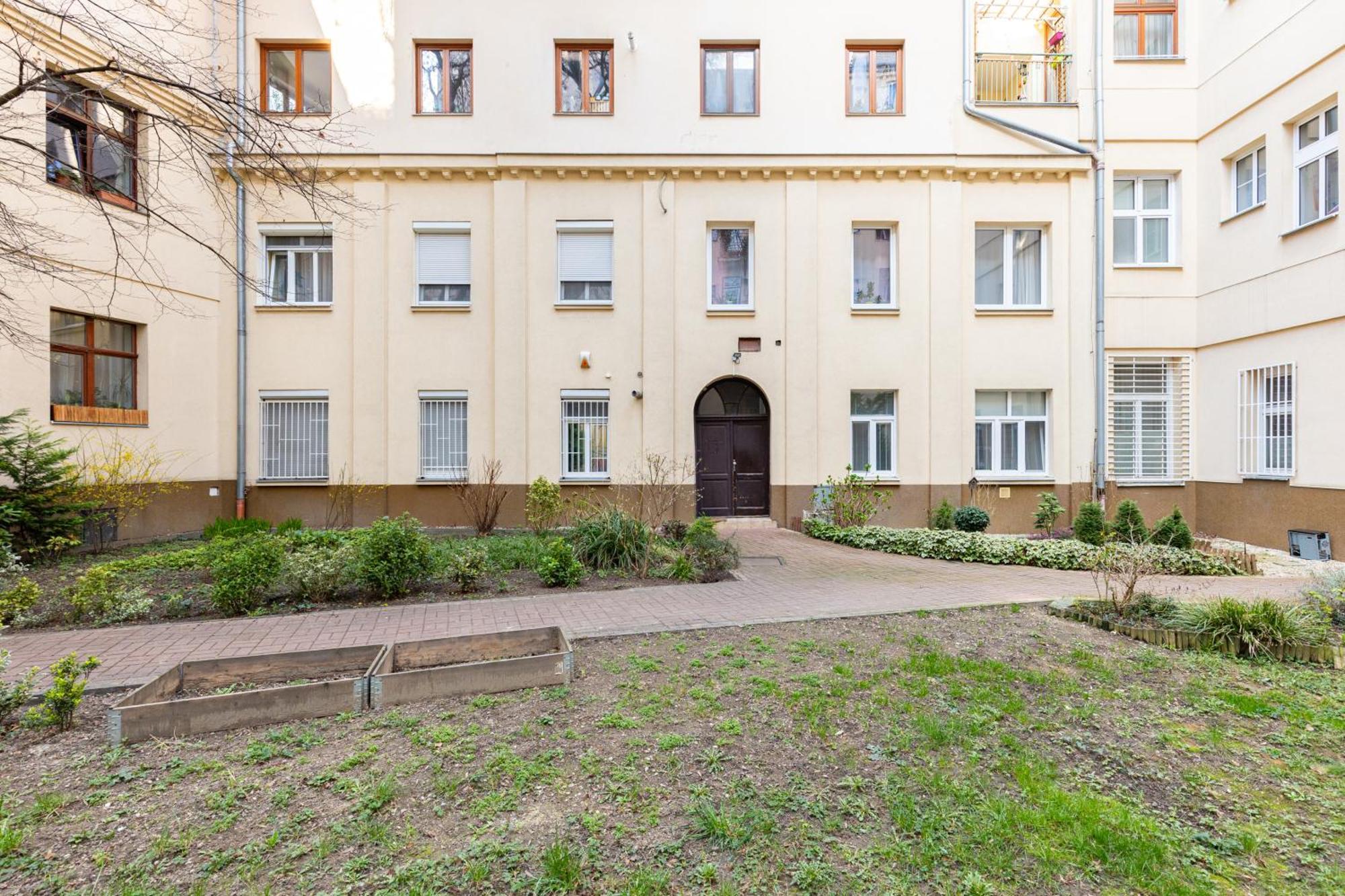 Charming Flat, Steps From Castle - Historic Part Apartment Bratislava Bagian luar foto