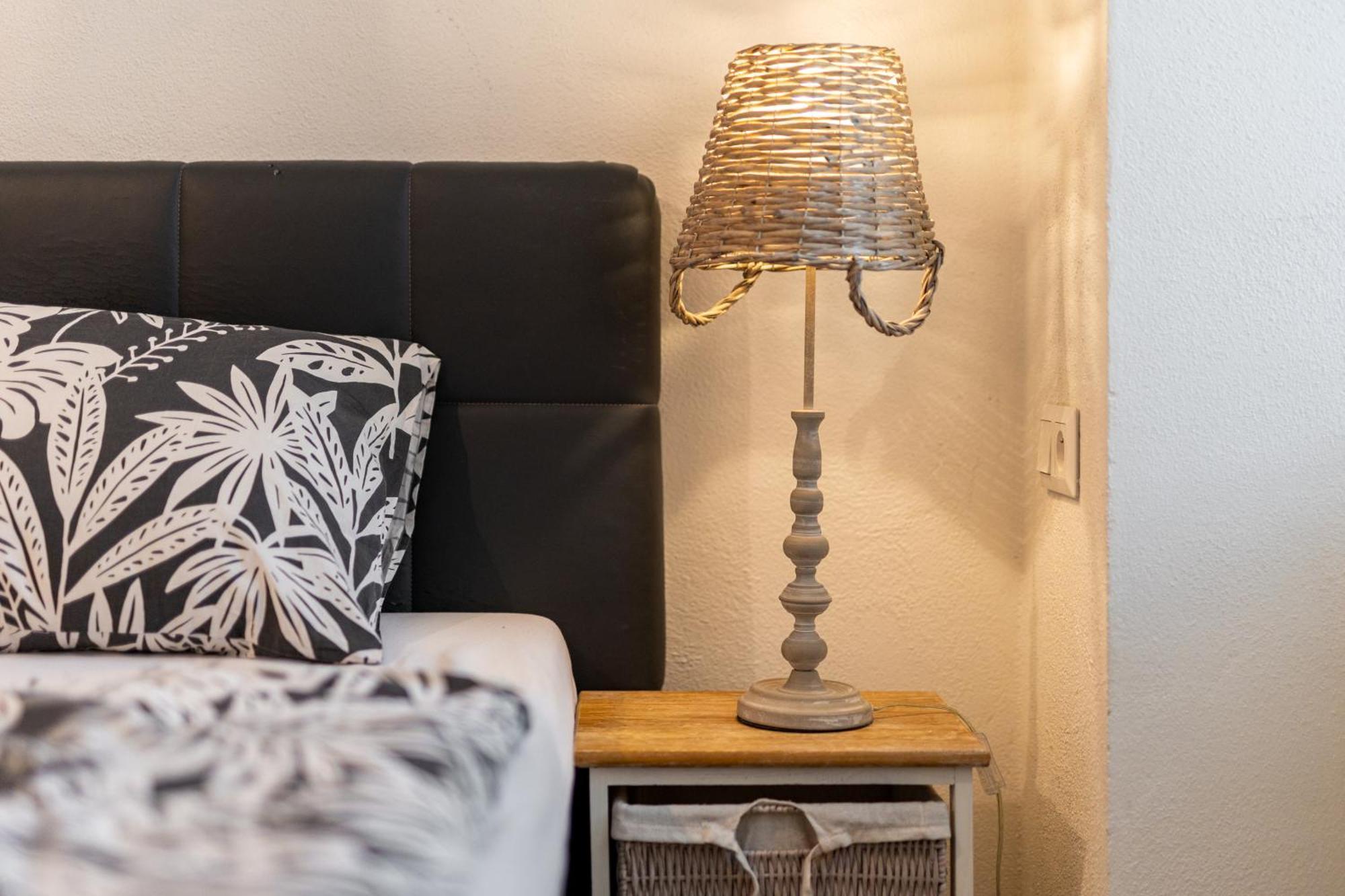 Charming Flat, Steps From Castle - Historic Part Apartment Bratislava Bagian luar foto
